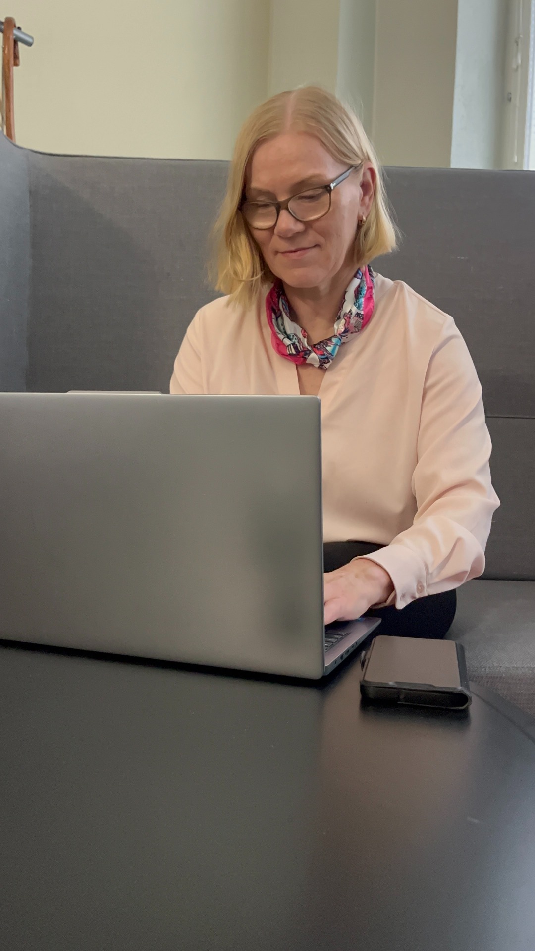 Tuija Tuomiaho hoitaa yrittäjän taustatehtäviä